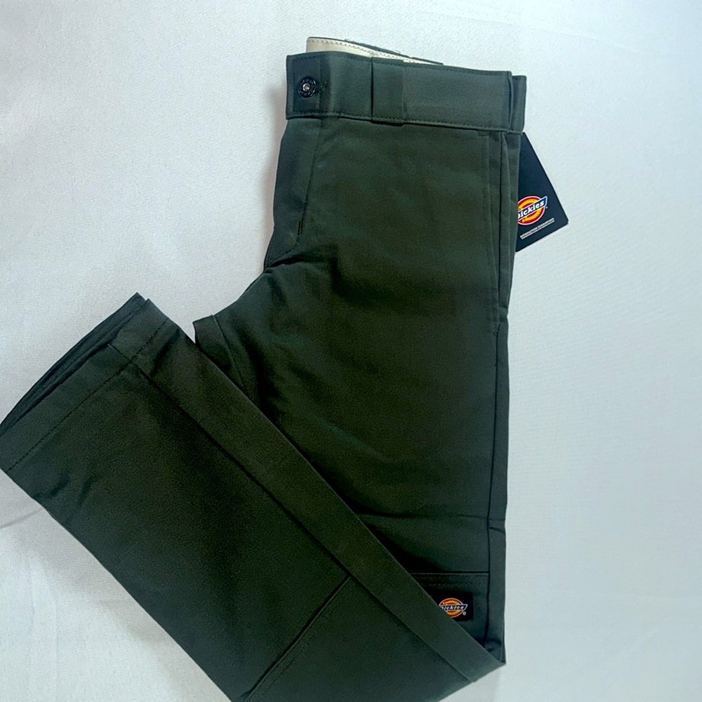 NWT• Men’s Dickies Green Twill Work Pant• Straight leg• Sits below waist